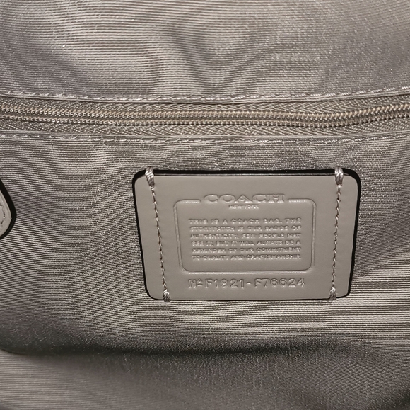 Coach Jordyn Cross grain Leather Beige Backpack. - Picture 13 of 14